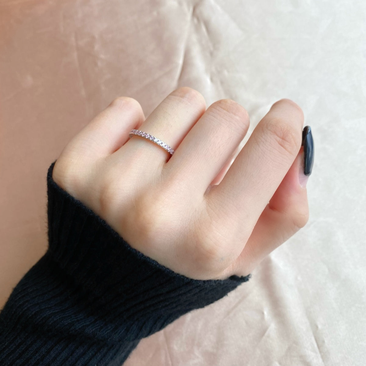 [NOVO]繊細な輝きを放つラウンドカットのデイリーリング