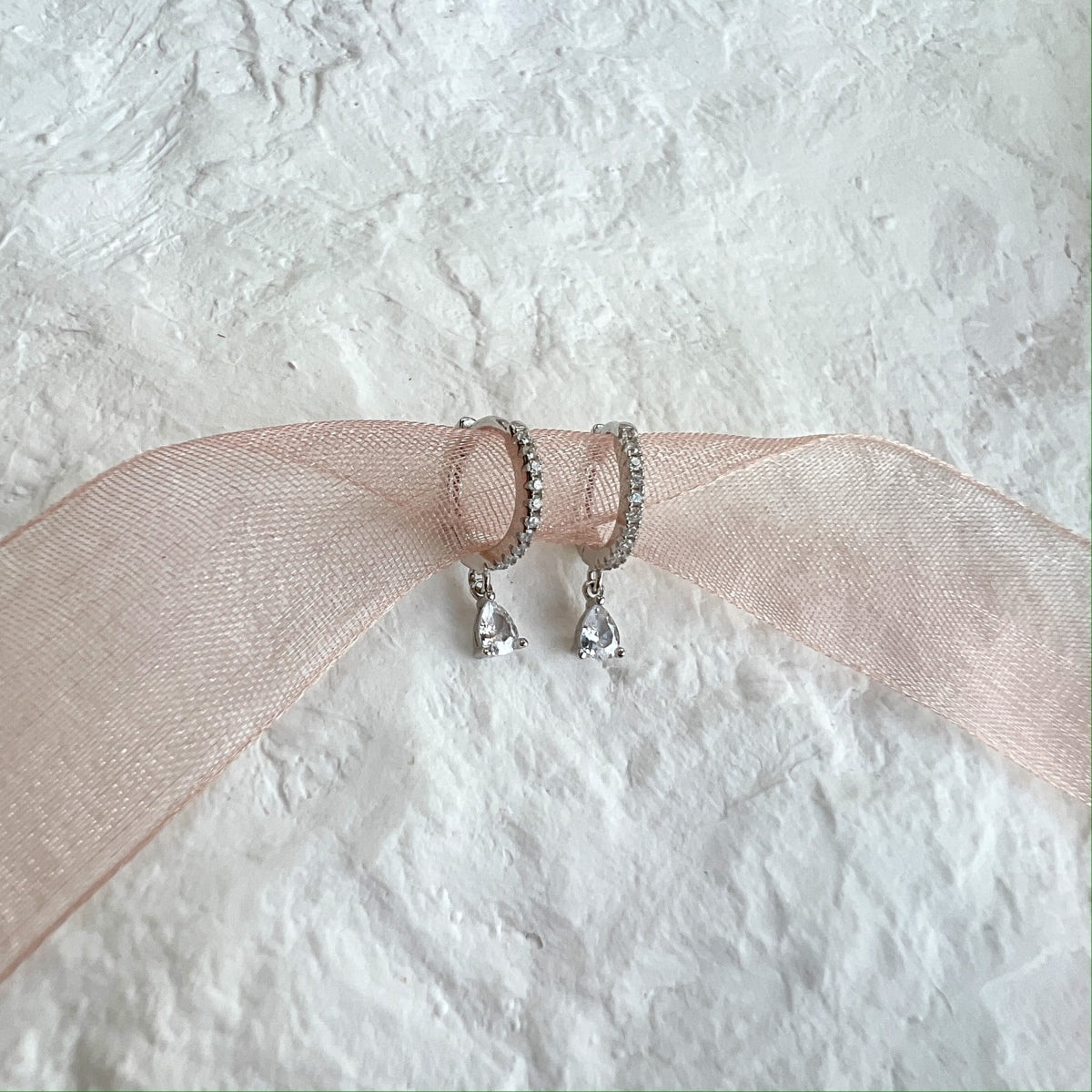 [NOVO]ラグジュアリーな幾何学模様のドロップイヤリング