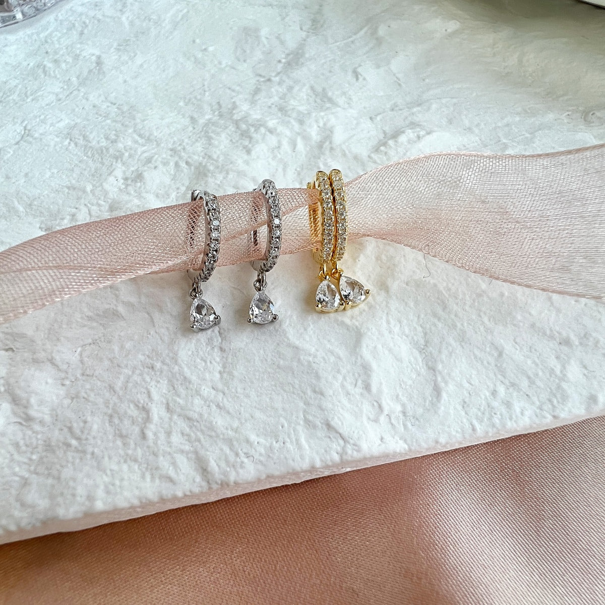 [NOVO]ラグジュアリーな幾何学模様のドロップイヤリング