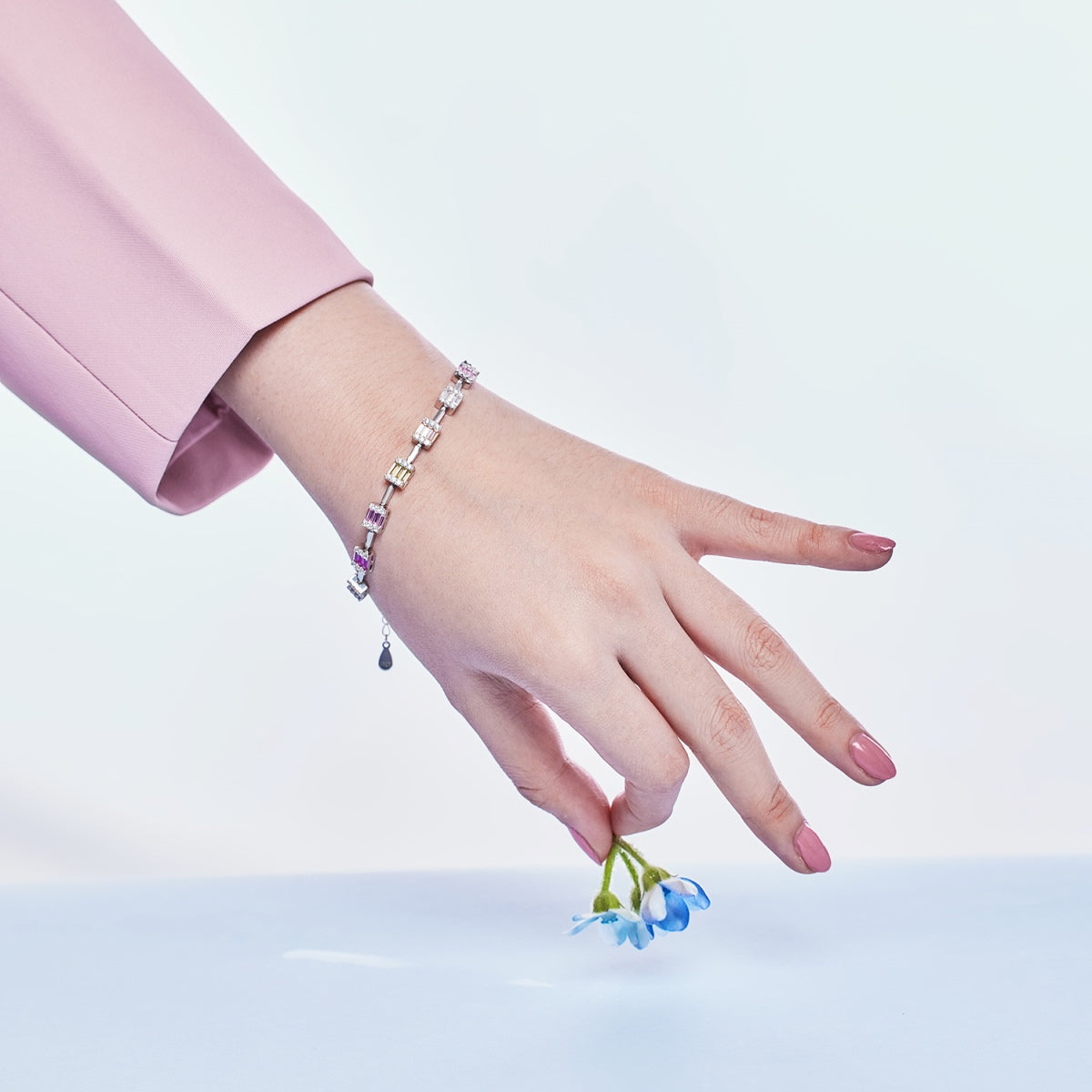 [NOVO] Zartes, bezauberndes Armband mit Smaragdschliff für jeden Tag