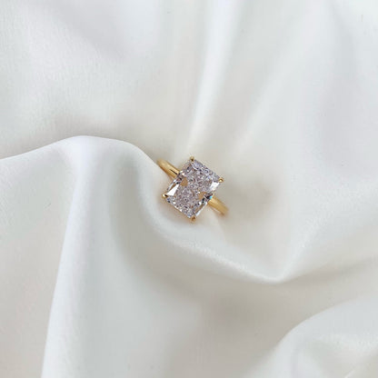 [NOVO]4.0カラットの華やかな魅惑的なラディアンドカットのバンケットリング