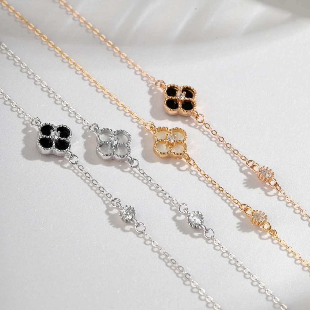 [NOVO]繊細な四つ葉のクローバーブレスレット