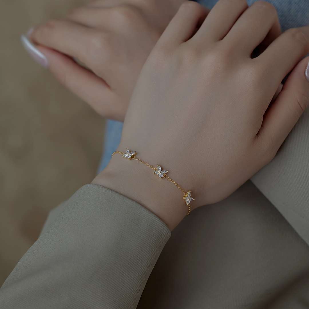 [NOVO]輝くバタフライシェイプネックレス