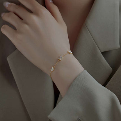 [NOVO]輝くバタフライシェイプネックレス