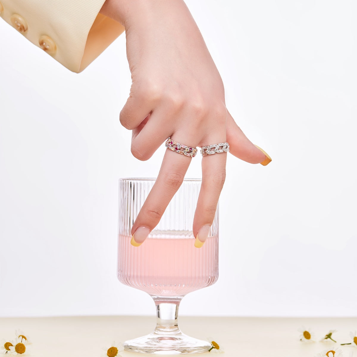 [NOVO]きらめく鮮やかなエメラルドカットのデイリーリング