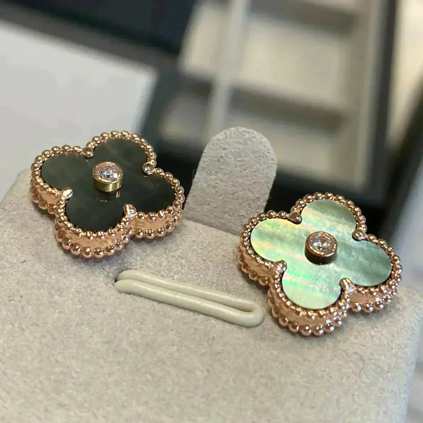 [NOVO]クローバー ミディアム 1モチーフ グレー モップ ダイヤモンド イヤリング