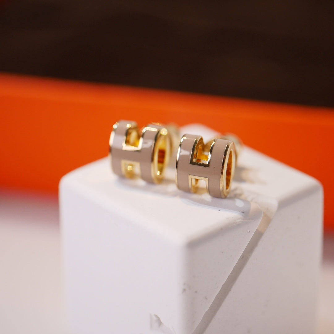 [GALE]MINI POP H GOLD EARRINGS GREY