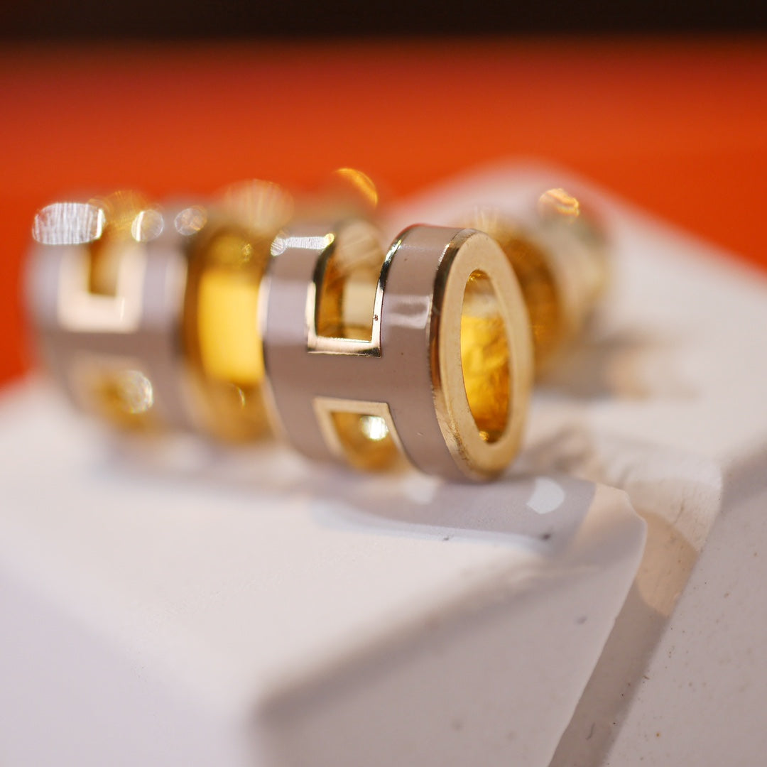 [GALE]MINI POP H GOLD EARRINGS GREY