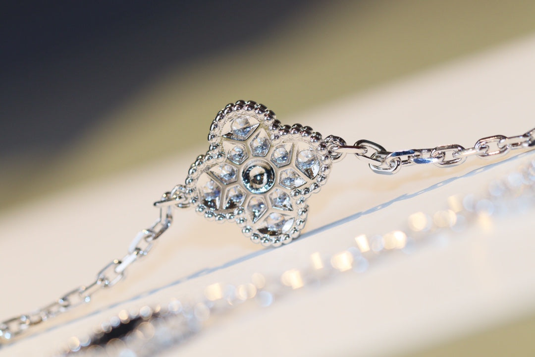 [NOVO]クローバー 20モチーフ オニキス ダイヤモンド シルバー