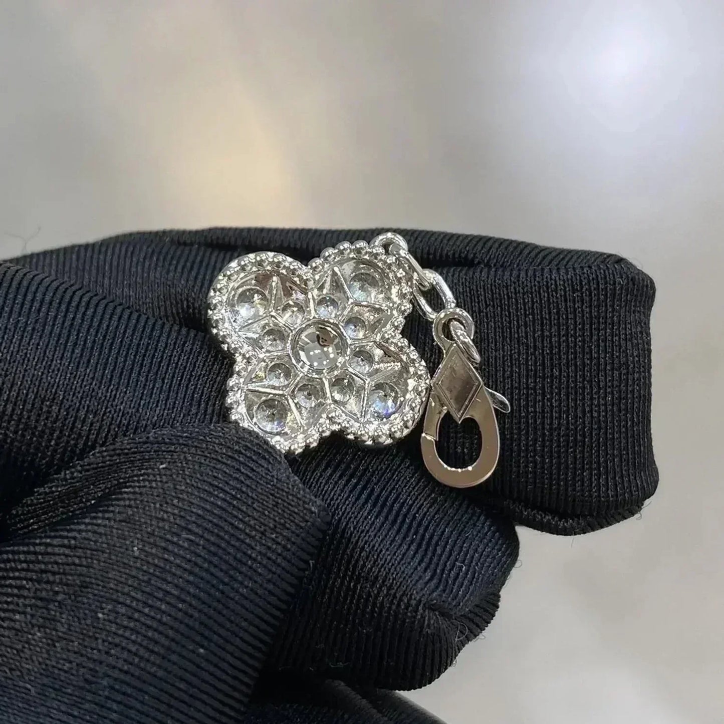 [GALE] CLOVER 5 MOTIF FULL DIAMOND BRACELET COLLECTION