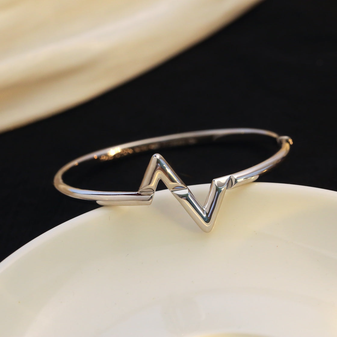 [NOVO]VOLTE UPSITE DOWN ARMBAND