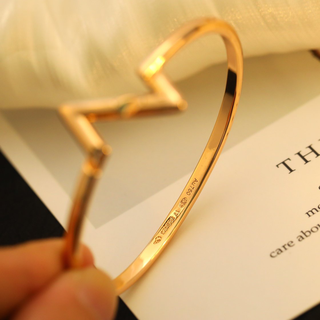 [NOVO]VOLTE UPSITE DOWN ARMBAND