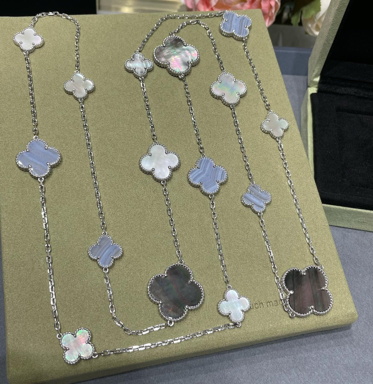 [GALE]CLOVER 16 MOTIF CHALCEDONY MOP SILVER NECKLACE