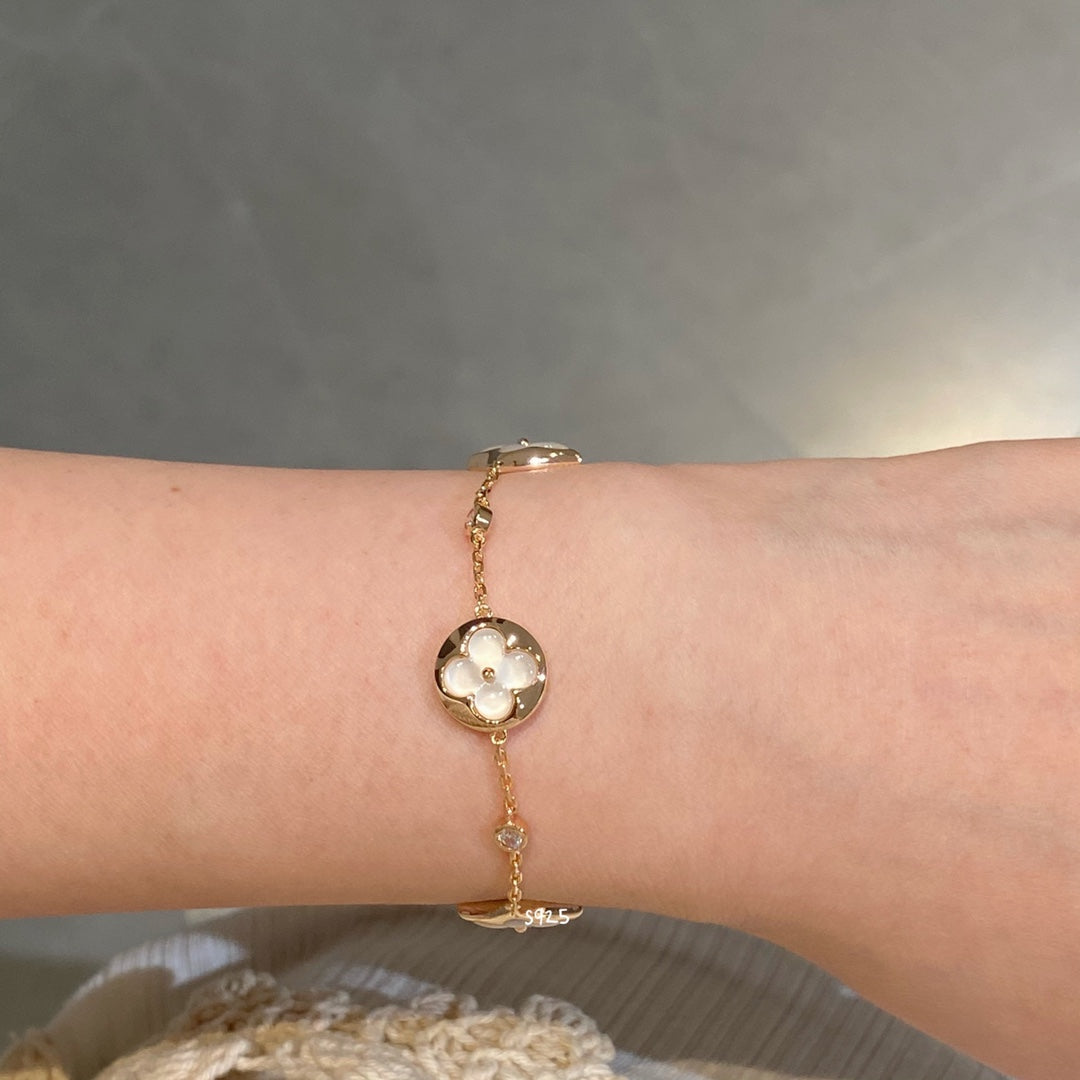 [NOVO]Armband mit Stern und Sonne, 4 Motive, weiß, rosa, gold 