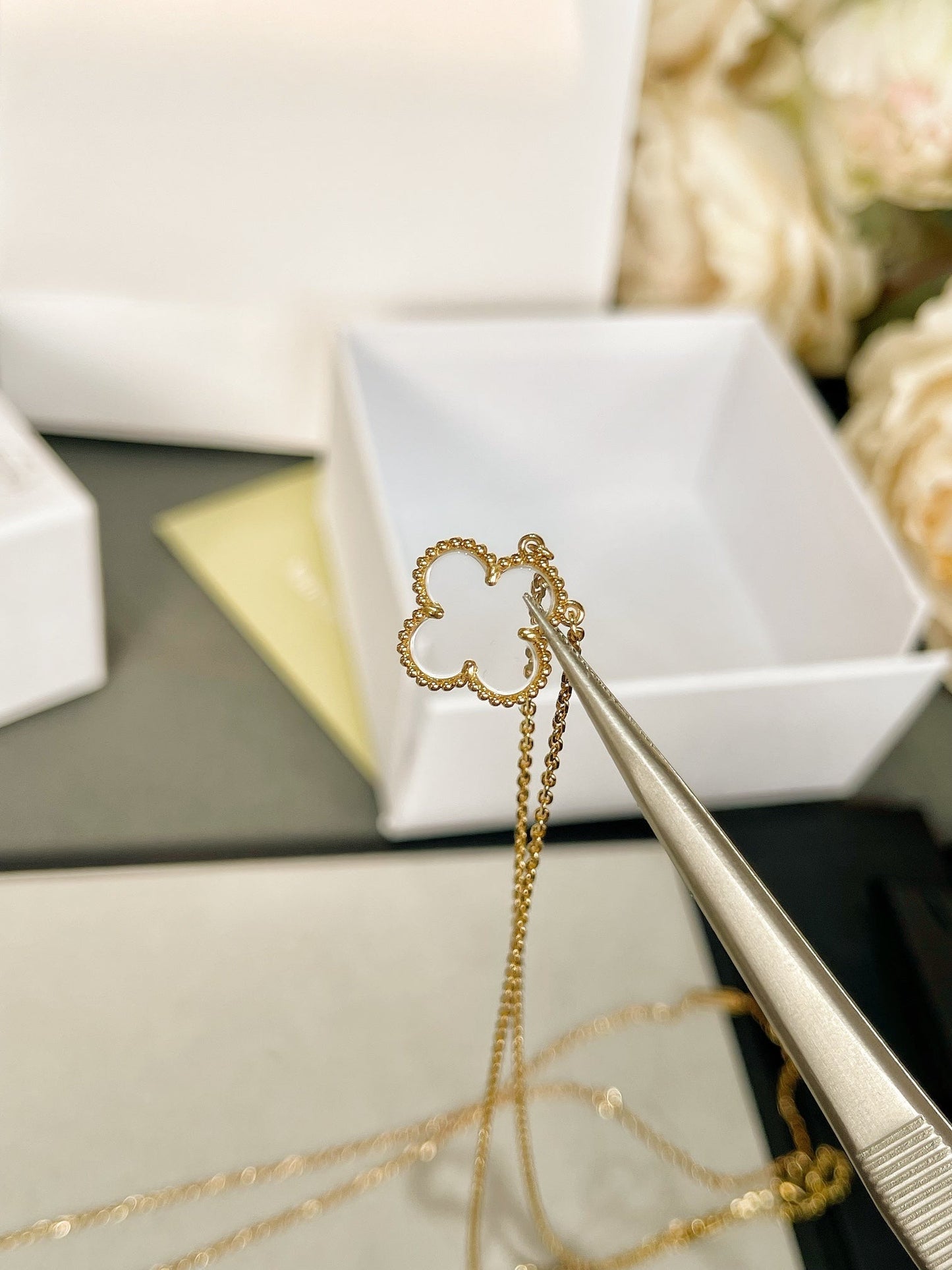 [GALE]CLOVER ROCK CRYSTAL ROSE GOLD NECKLACE