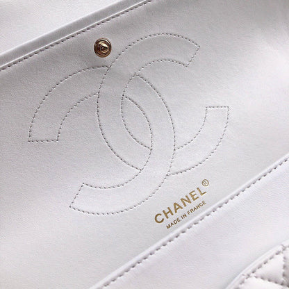 flap bag jumbo 30cm white lambskin gold hardware