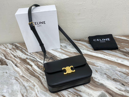 CLASSIQUE TRIOMPHE 22 BLACK CALFSKIN GOLD HARDWARE