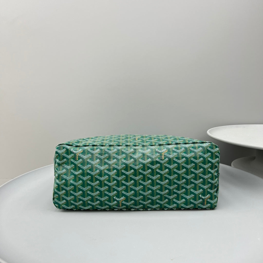 HOBO BOHÉME 34 IN GREEN GOYARDINE CANVAS AND CALFSKIN