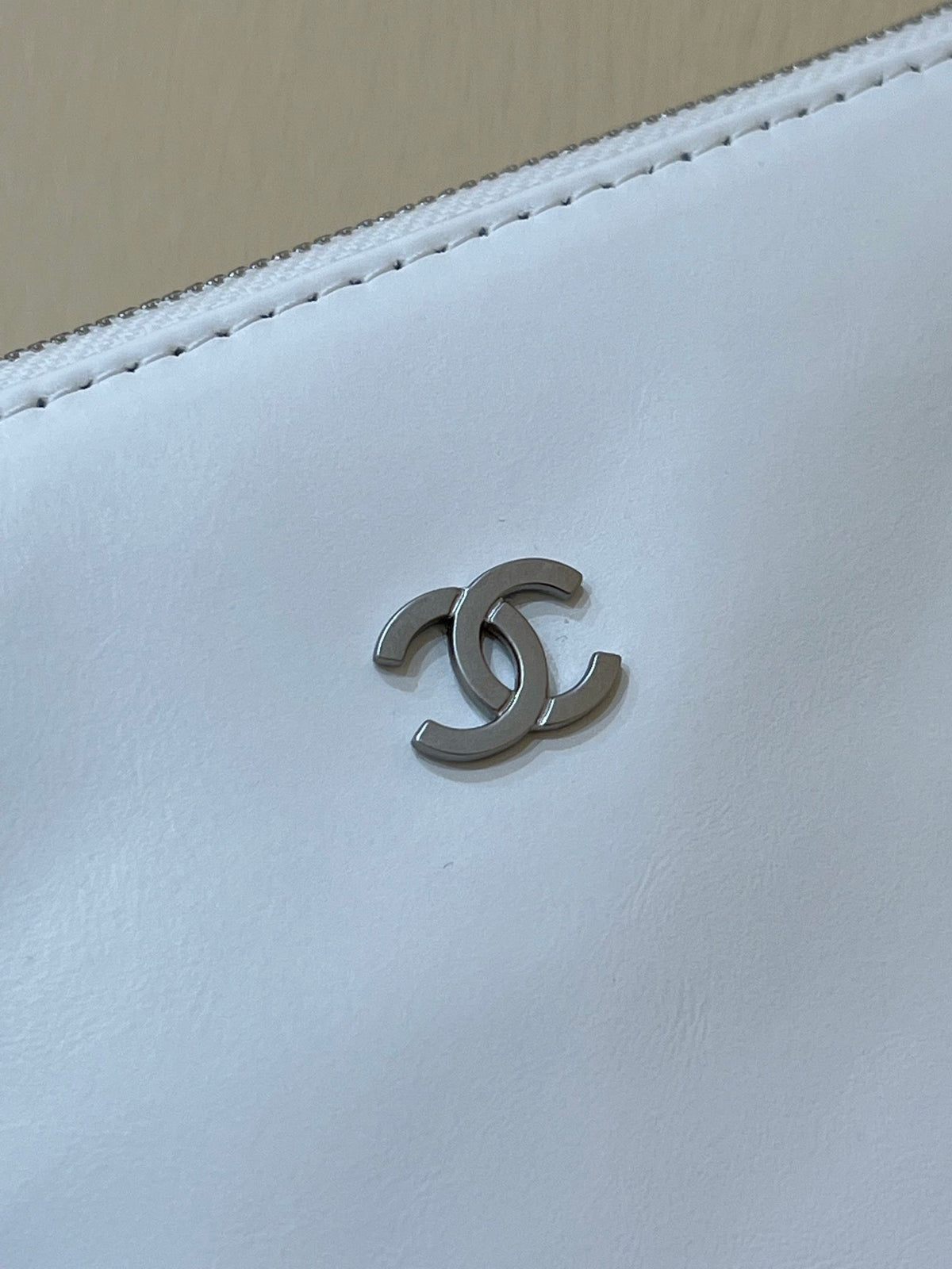 CC 22 Hobo White Black Calfskin Silver Hardware