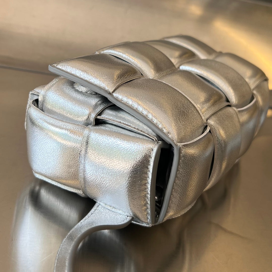 MINI CASSETTE 18 IN SILVER LAMBSKIN