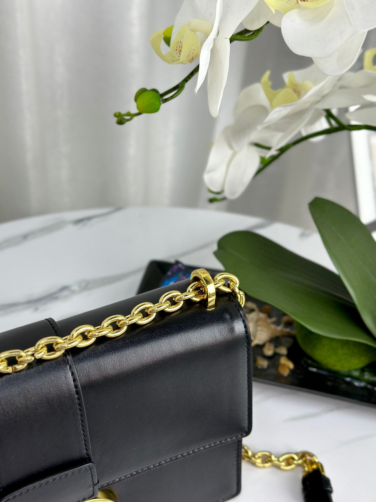 MONTAIGNE 25 BAG IN BLACK CALFSKIN
