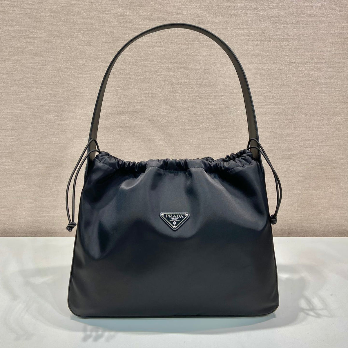 LARGE DRAWSTRING BAG 37 IN BLACK RE-NYLON