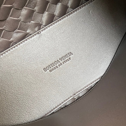 bv medium andiamo 32 chocolate lambskin