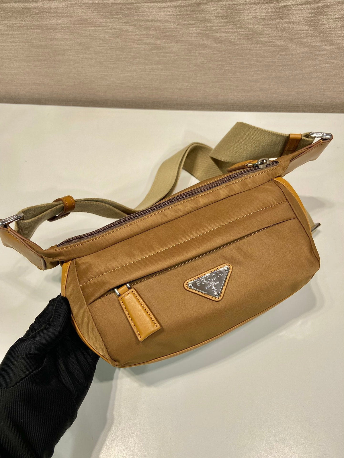 MESSENGER BAG 20 IN CIDER BROWN RE-NYLON AND CALFSKIN TRIM