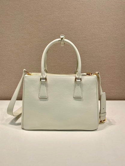 MEDIUM GALLERIA BAG 28 IN WHITE SMOOTH CALFSKIN GOLD HARDWARE