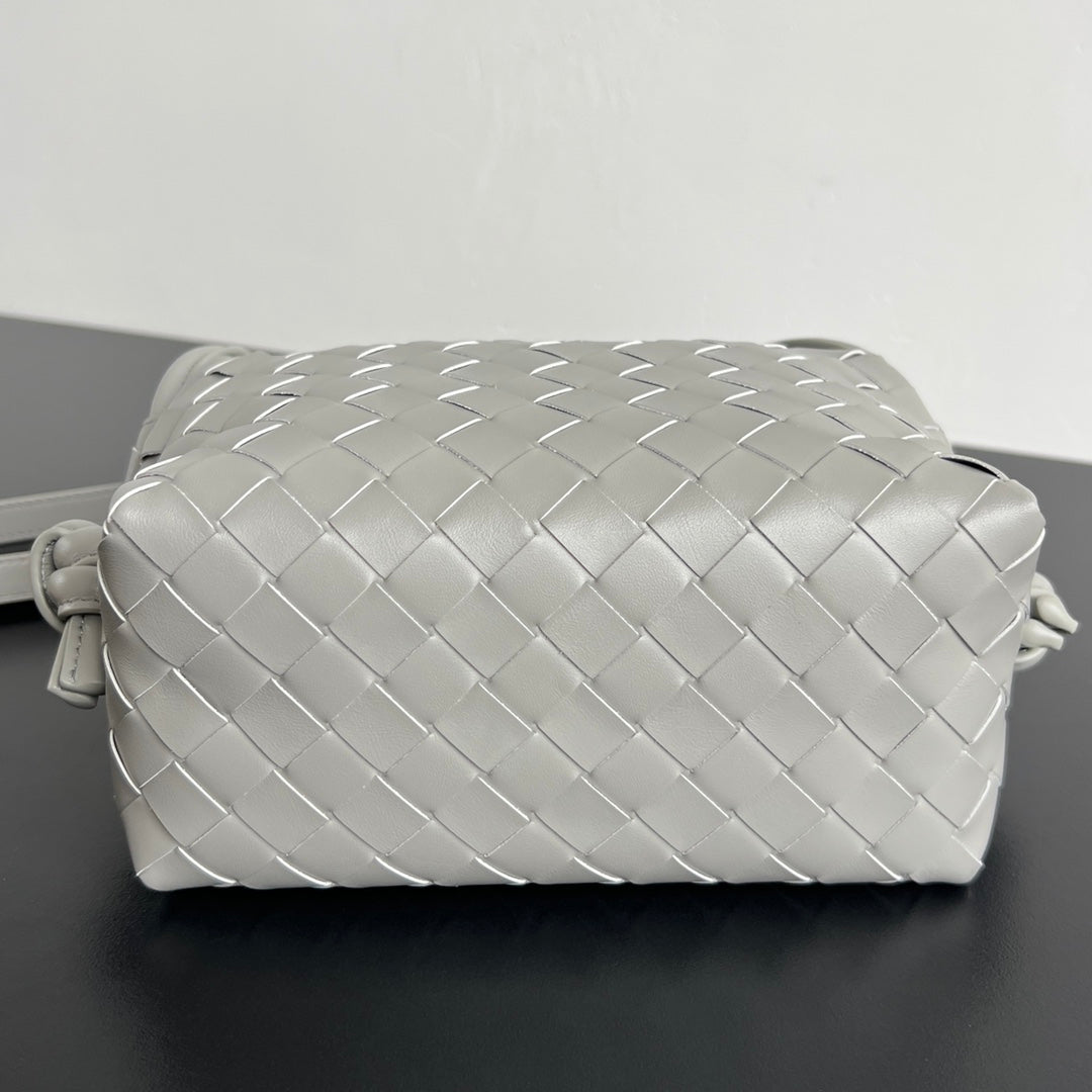 BV Loop Top Handle 19cm Grey Lambskin