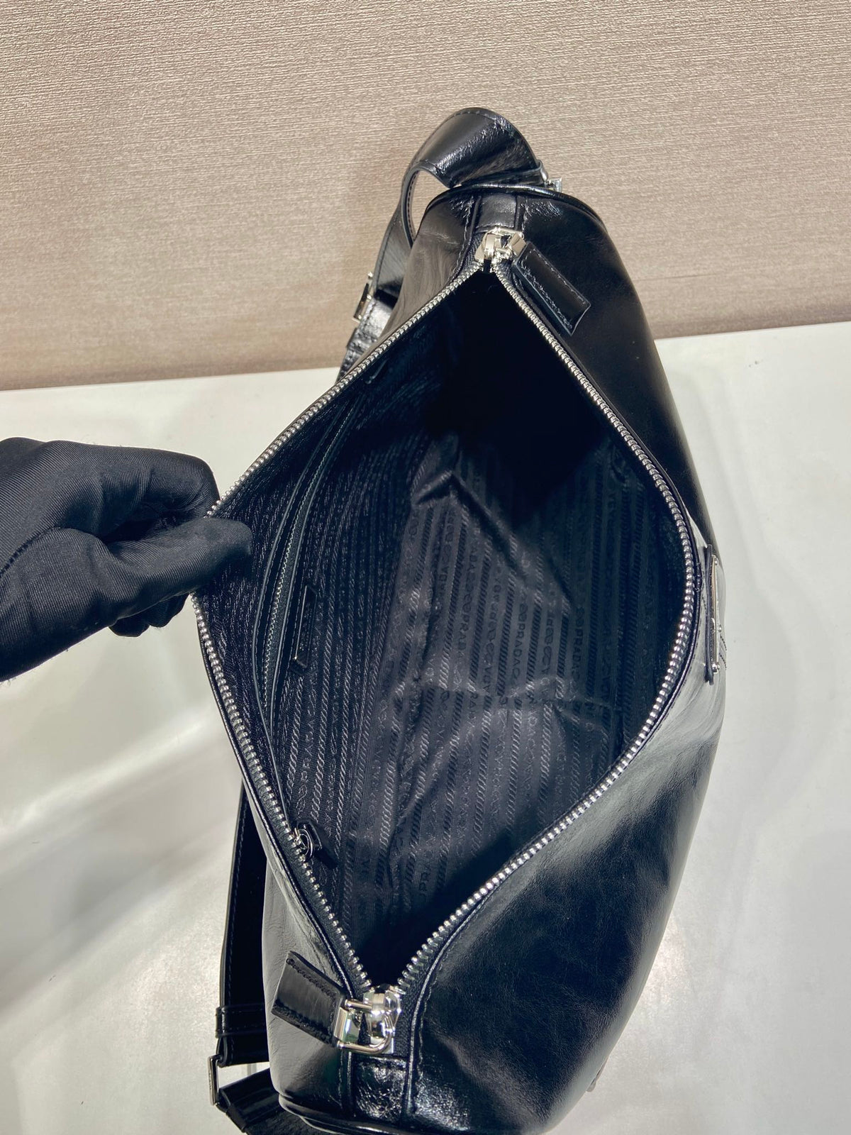 HOBO BAG 35 IN BLACK OIL WAX LAMBSKIN SILVER LOGO