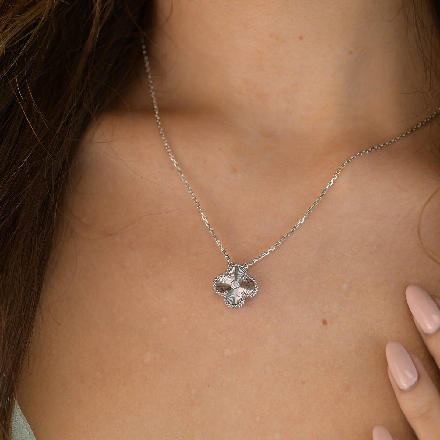 [NOVO]クローバー 15mm ダイヤモンド レーザーネックレス シルバー