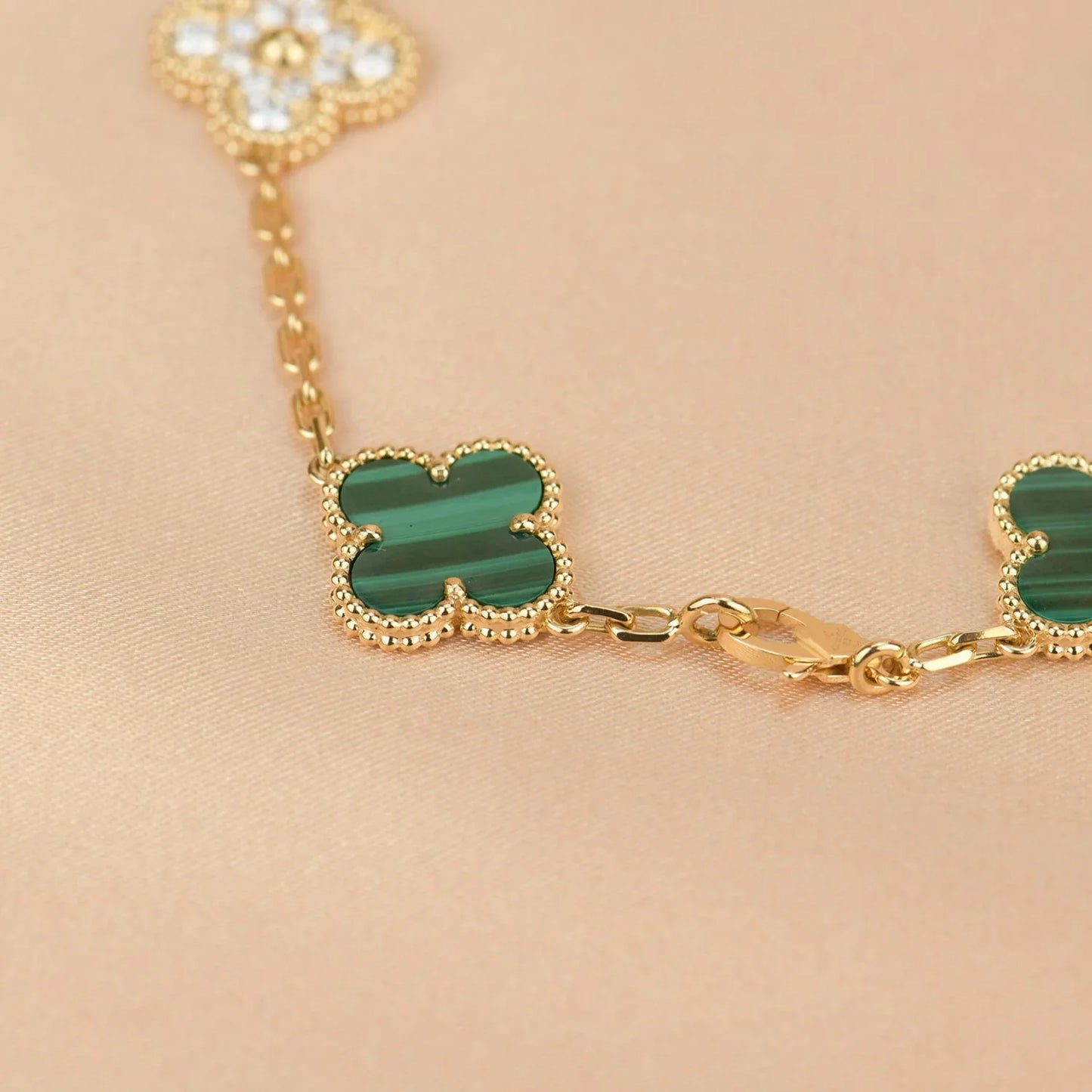 [GALE] CLOVER 5 MOTIF MALACHITE BRACELET COLLECTION