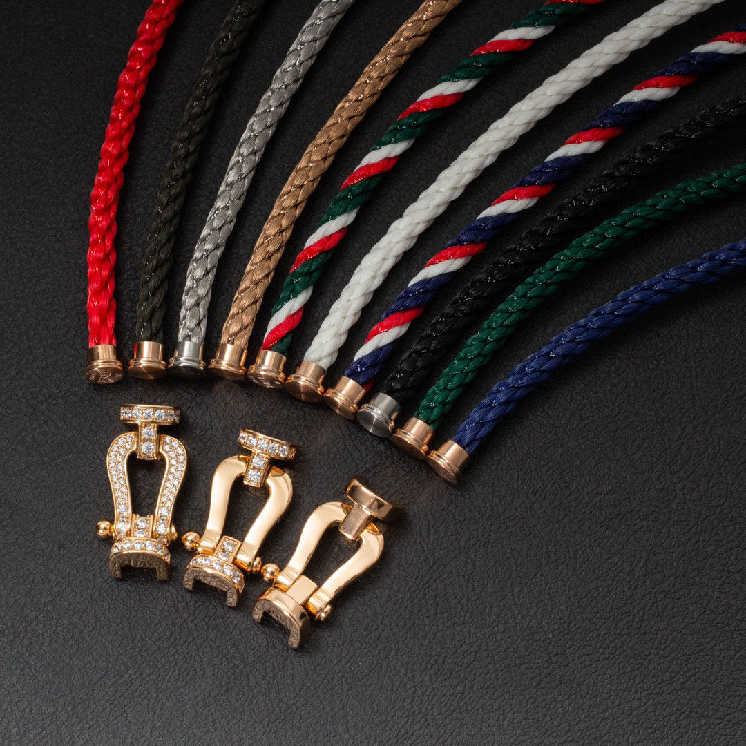 [NOVO]FORCE Großes Hufeisen Volldiamant-Armband Silber