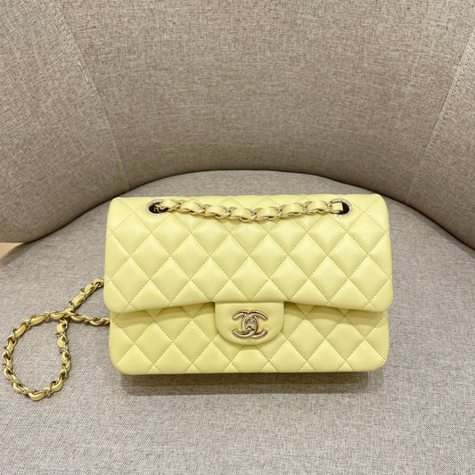 FLAP BAG 25CM PASTEL YELLOW LAMBSKIN GOLD HARDWARE