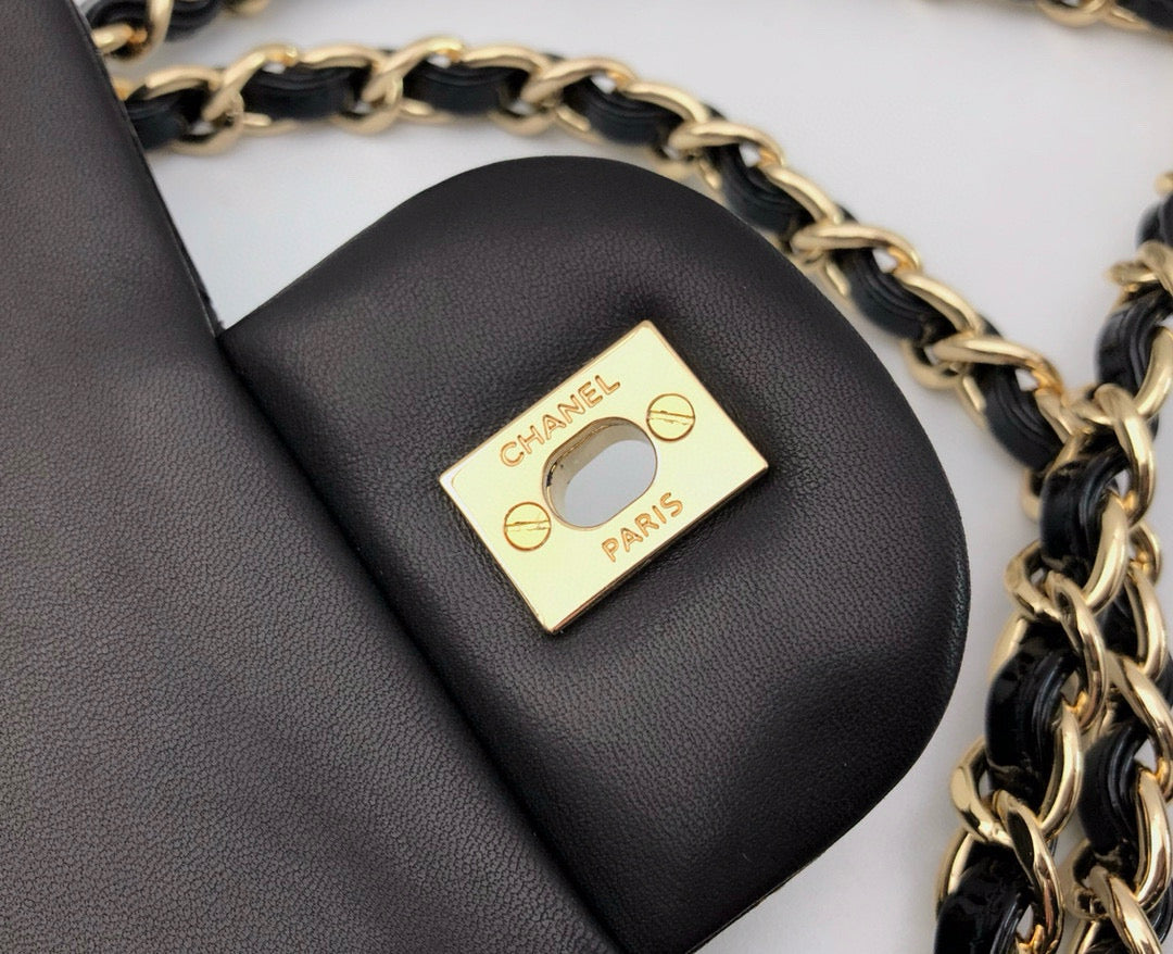 CLASSIC JUMBO FLAP BAG 30CM BLACK PATENT CALFSKIN GOLD HARDWARE