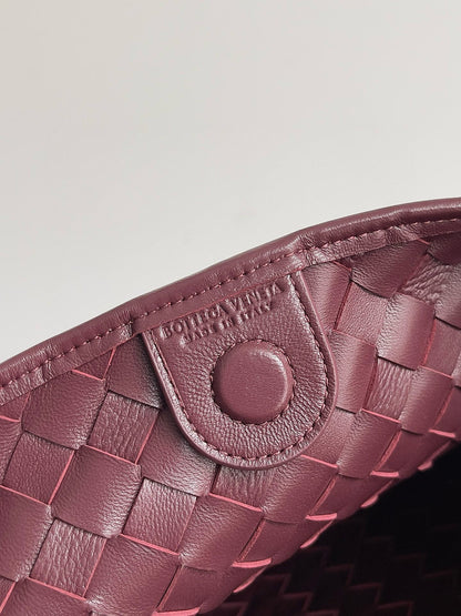 SARDINE 39 WITH CHAIN IN BAROLO LAMBSKIN
