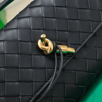 BV Long Clutch Andiamo With Handle 31cm Black Calfskin Ghw