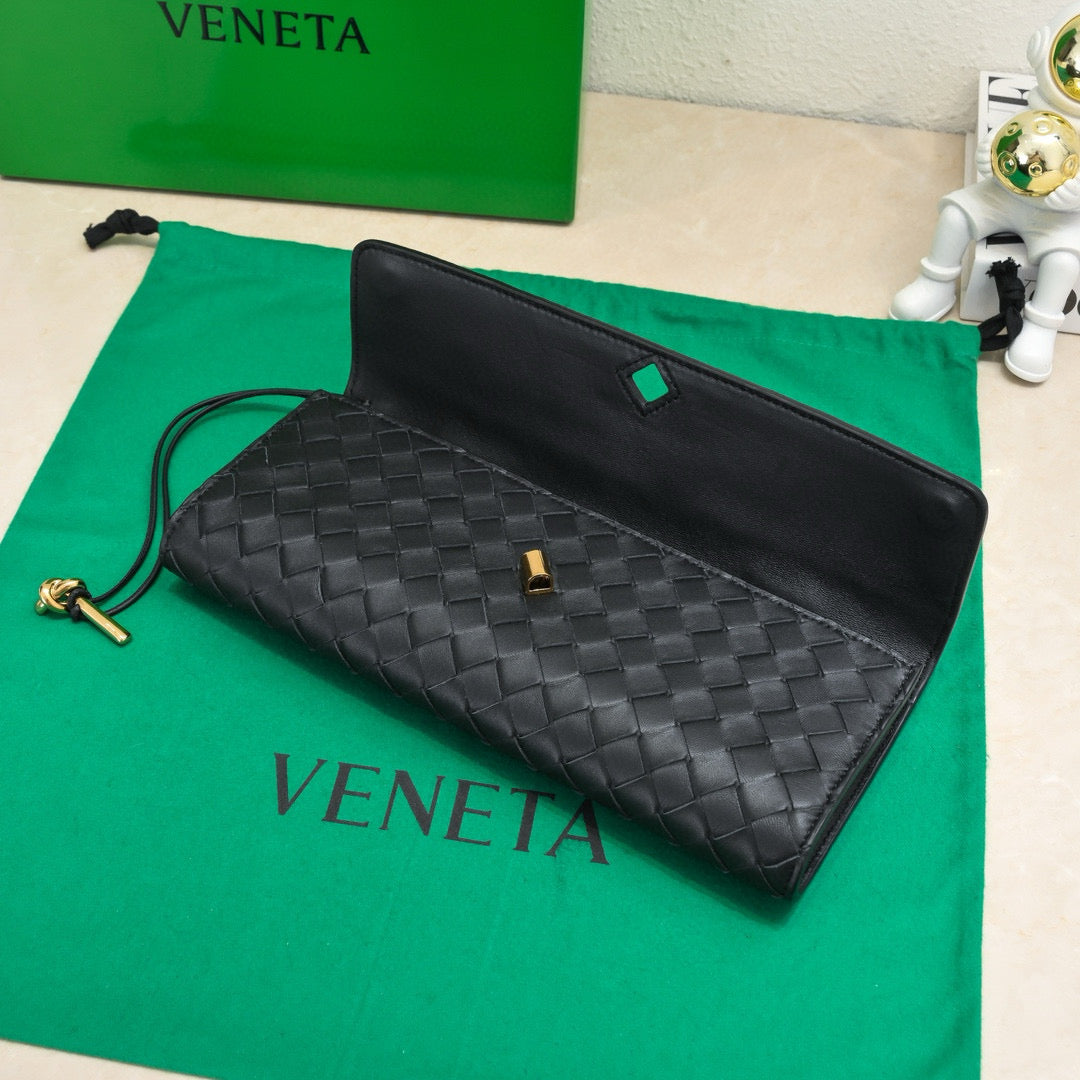 BV Long Clutch Andiamo With Handle 31cm Black Calfskin Ghw