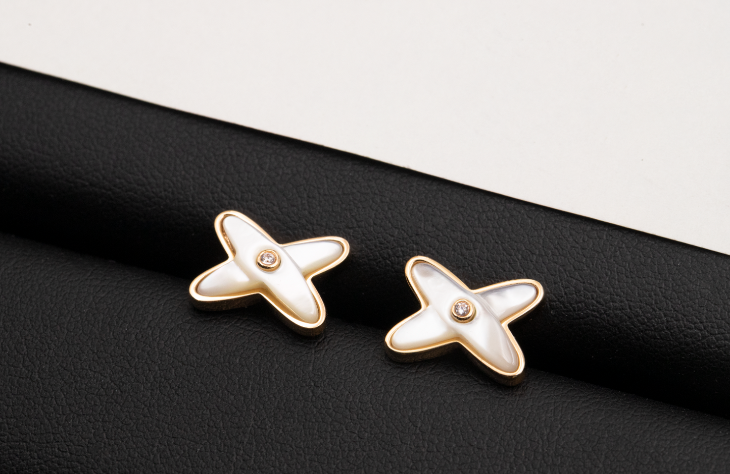 [NEU] JEUX DE WHITE POP ROSE GOLD DIAMOND EARRINGS