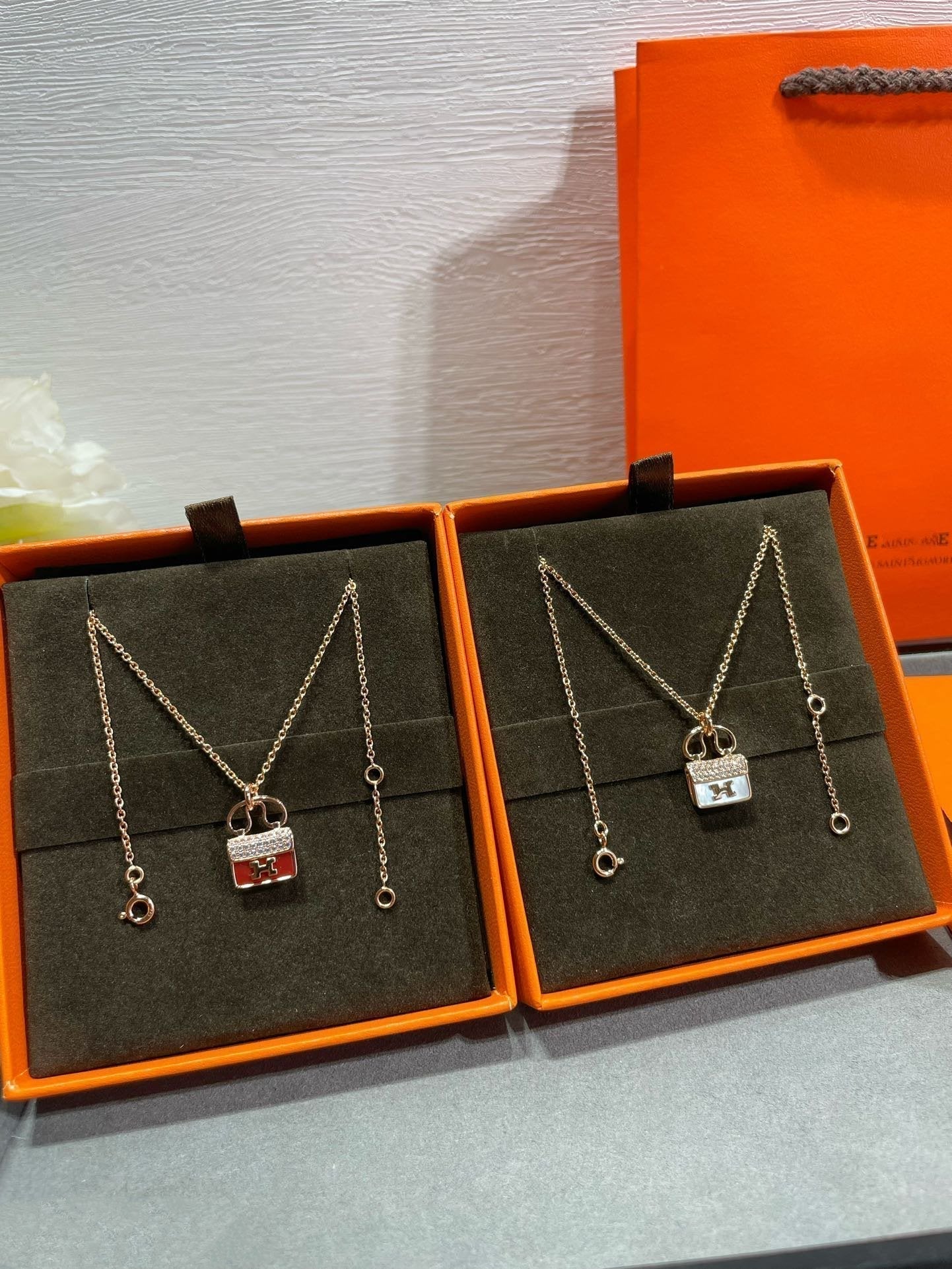 [NOVO]H CIRCE モアッサナイト ペンダントネックレス ゴールド