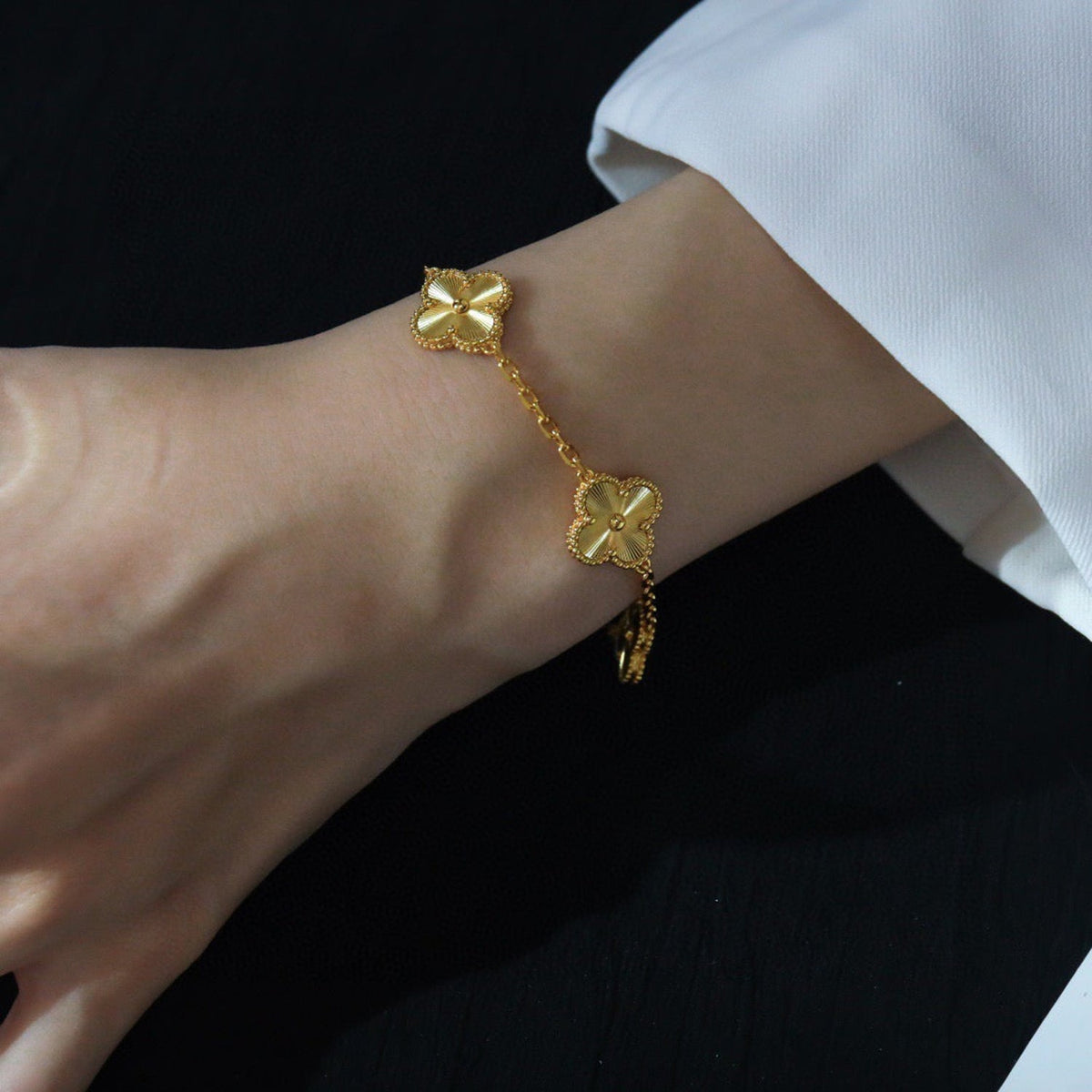 [GALE]Clover Laser  Pulsar Stone 5-Motif & LOVE Diamond-Paved Bracelet Stack Set
