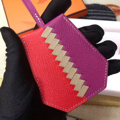 HM Clochette Cles Grand Tressage Charm In Red And Purple