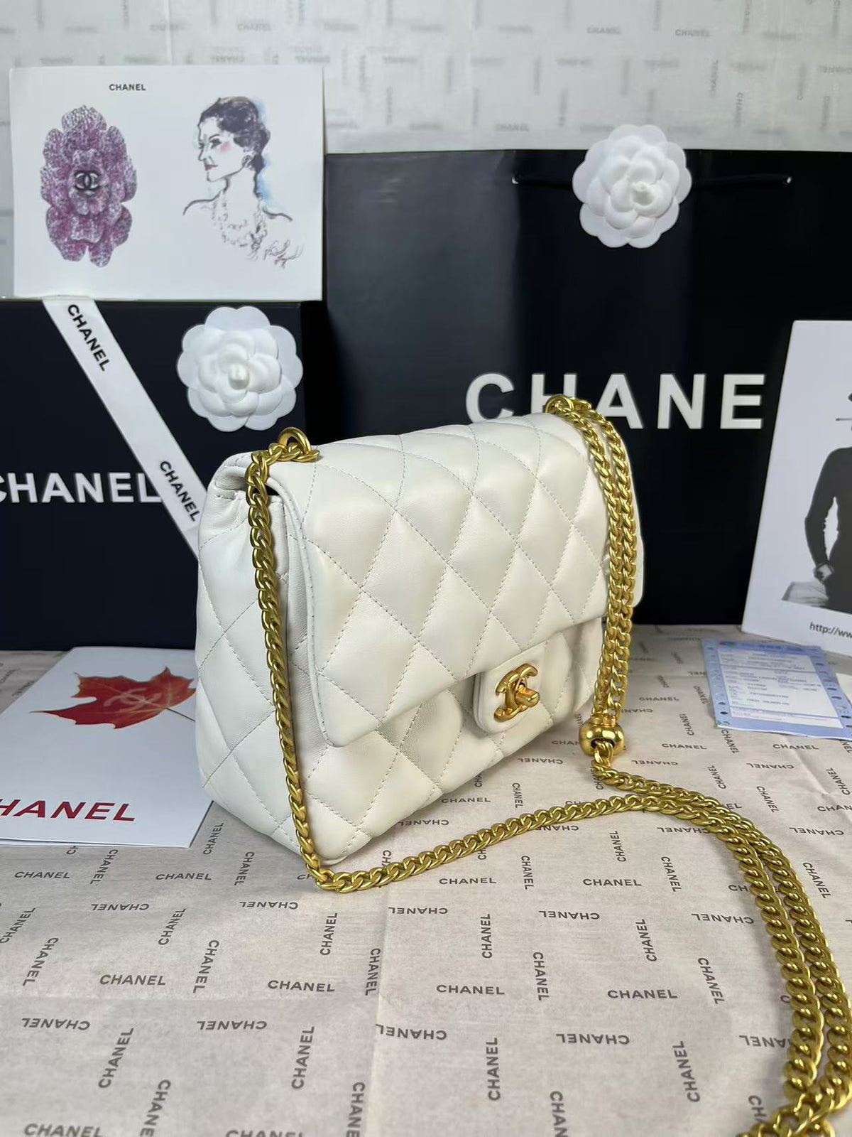 25C Mini Flap 24cm White Lambskin Gold Heart Hardware