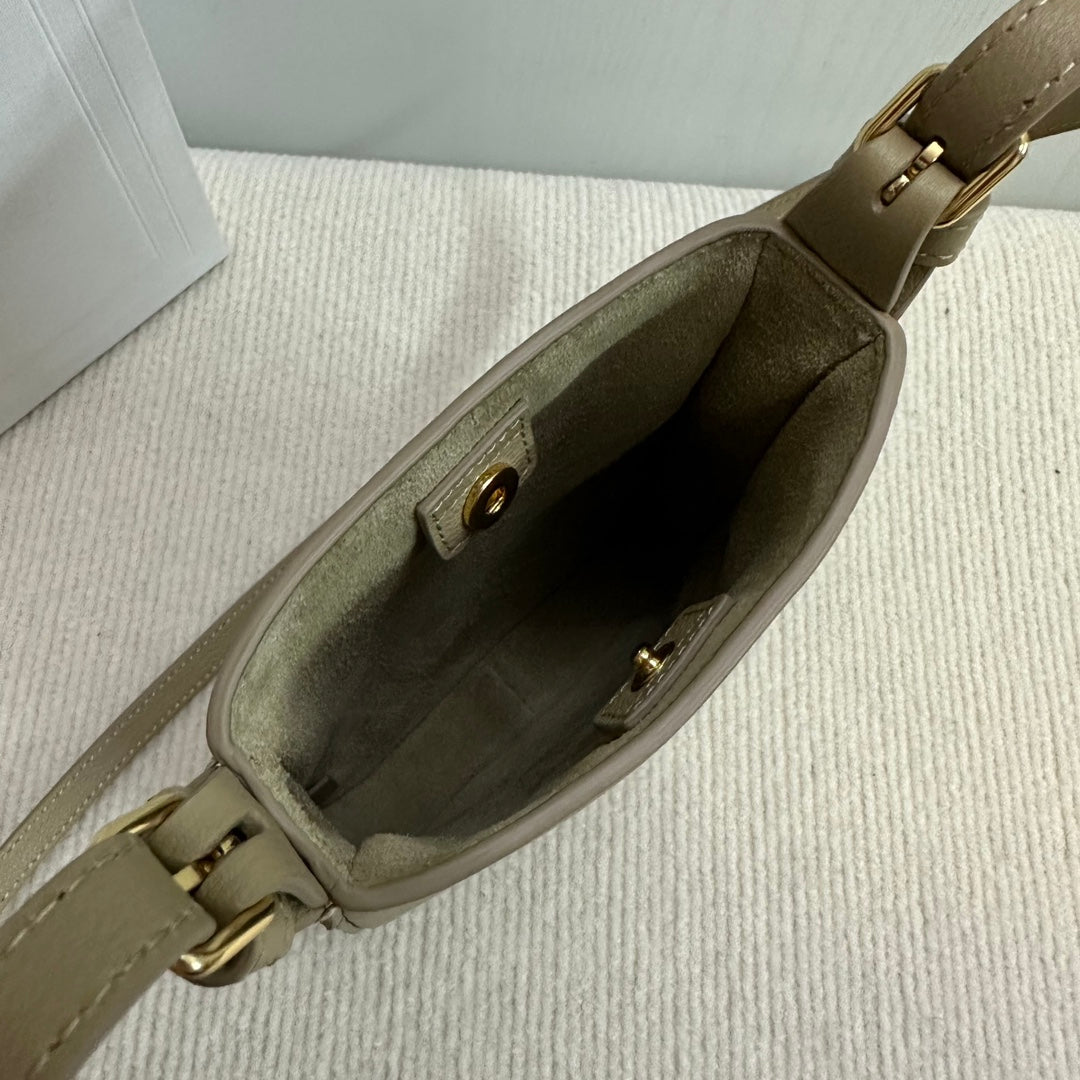 PHONE POUCH HELOISE 19 IN DONKEY BROWN SUPPLE CALFSKIN