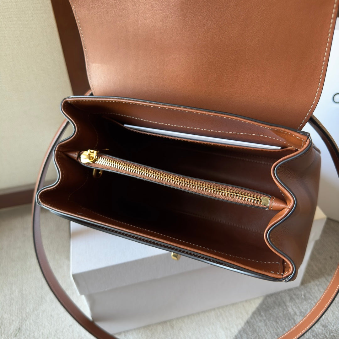 CLASSIQUE BAG 23 IN NUTMEG BROWN CALFSKIN GOLD HARDWARE