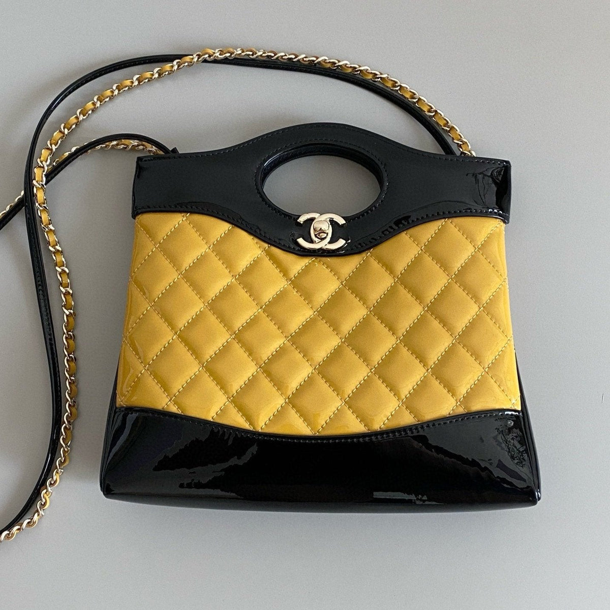 23a cc 31 mini shopping bag 23cm yellow black patent calfskin