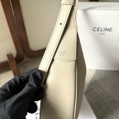 SMALL HÉLOÏSE BAG CUIR 22 IN WHITE CALFSKIN EMBOSSED LOGO