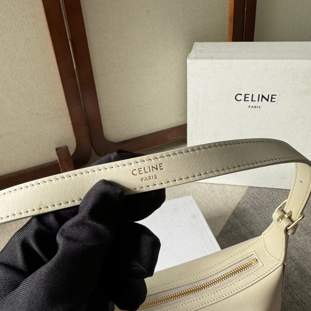 SMALL HÉLOÏSE BAG CUIR 22 IN WHITE CALFSKIN EMBOSSED LOGO