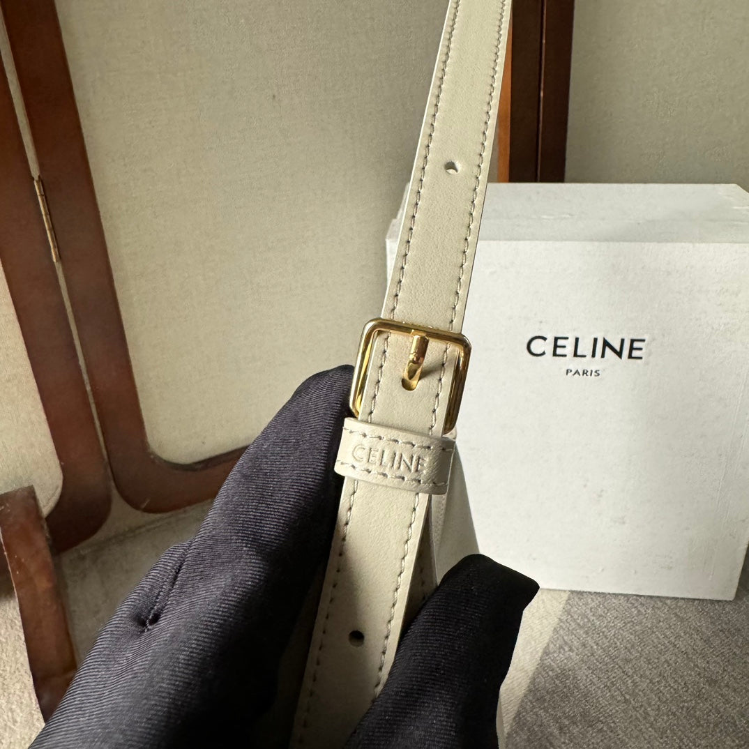 SMALL HÉLOÏSE BAG CUIR 22 IN WHITE CALFSKIN EMBOSSED LOGO